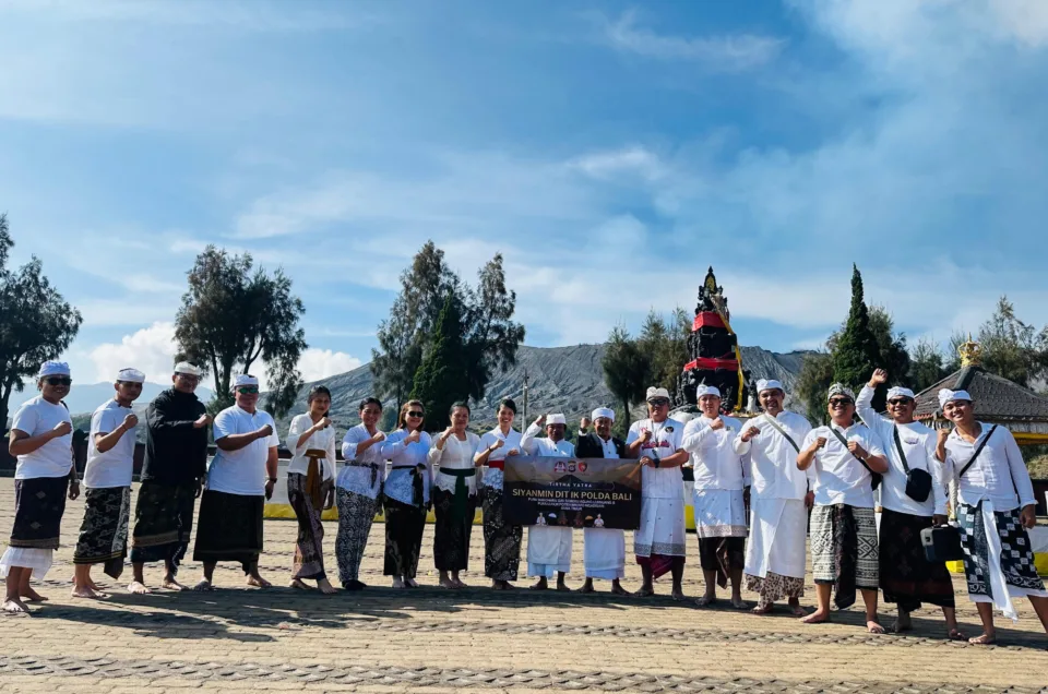 Mengenal Pura Luhur Poten: Tempat Suci di Kaki Gunung Bromo