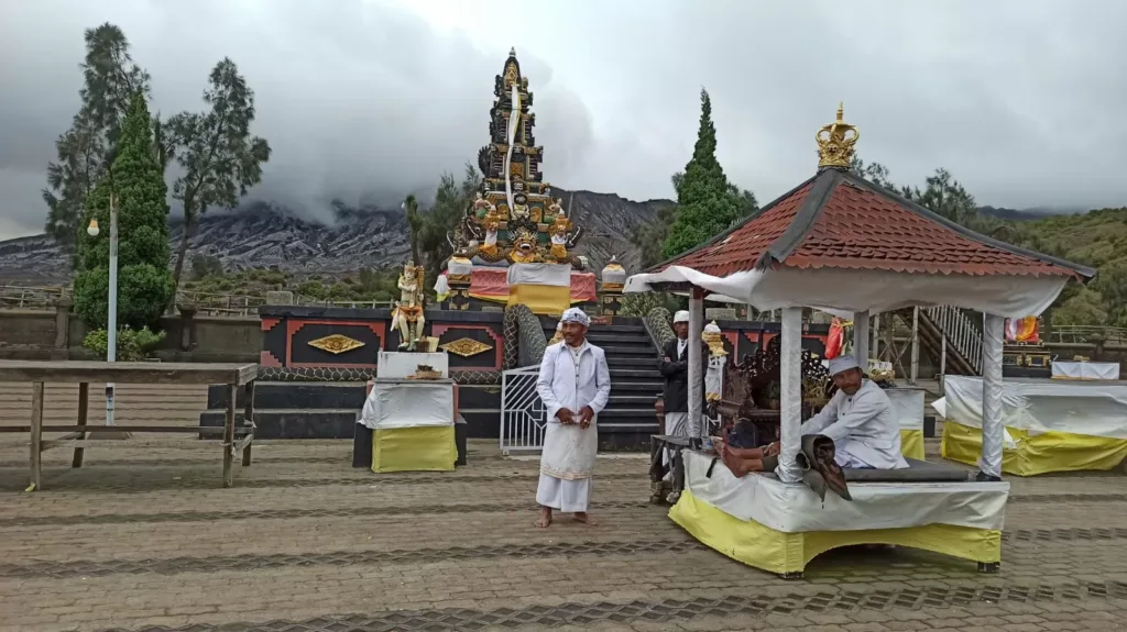 Mengenal Pura Luhur Poten: Tempat Suci di Kaki Gunung Bromo