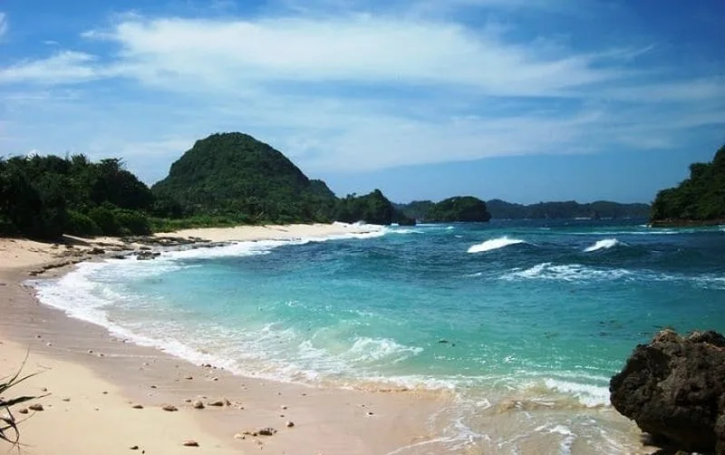 Rahasia Tersembunyi Pantai Goa Cina yang Jarang Diketahui!