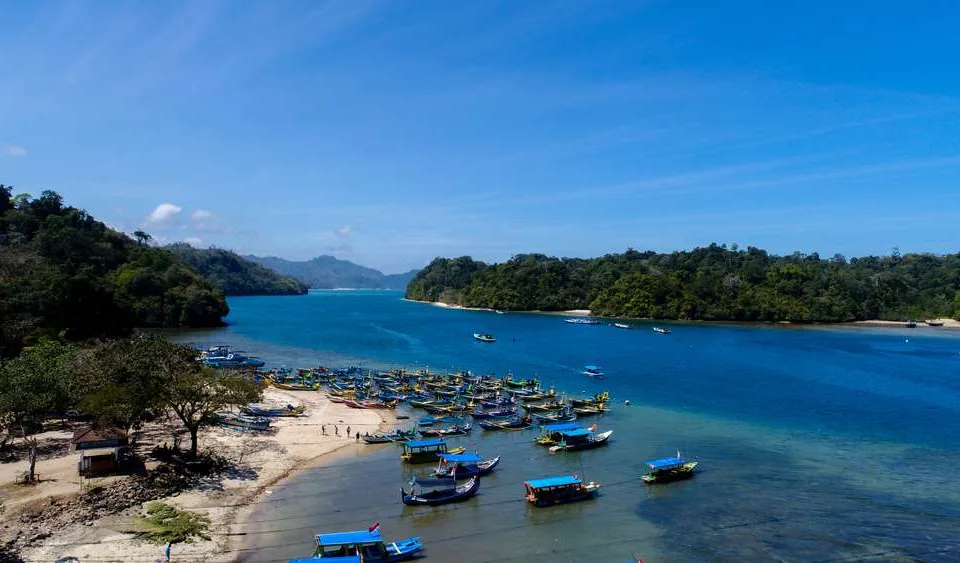 Daya Tarik Pantai Sendang Biru, Keindahan Alam yang Memesona