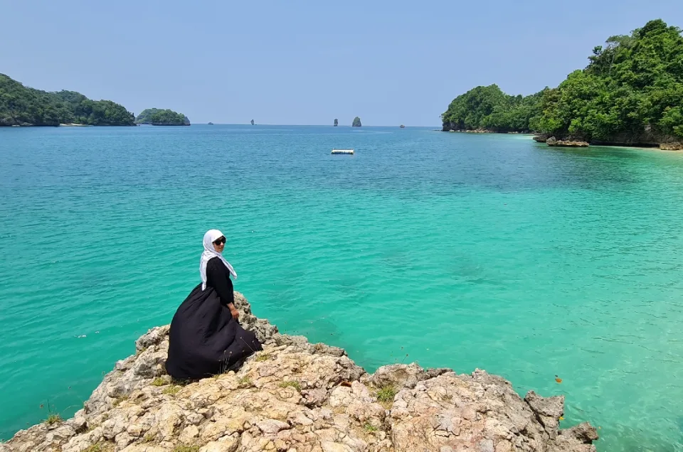 Segini Harga Tiket Masuk Pantai Tiga Warna, Worth It atau Nggak?