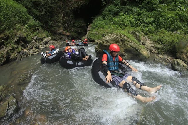 Sedaer River Tubing Viral, Wisata Malang yang Tersembunyi!