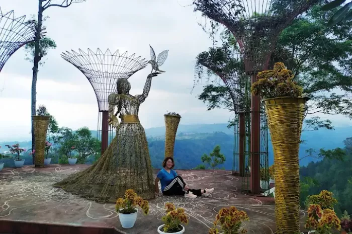 Cocok Buat Keluarga, Ini Fasilitas Taman Langit Gunung Banyak!