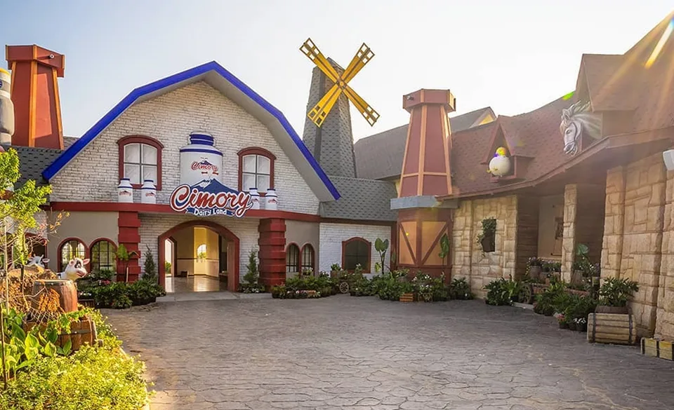 Cimory Dairyland Farm Prigen, Sakura Park Rasa Jepang Asli!