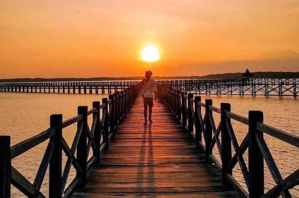 Pantai Bentar, Santorininya Probolinggo dengan 3 Dermaga!
