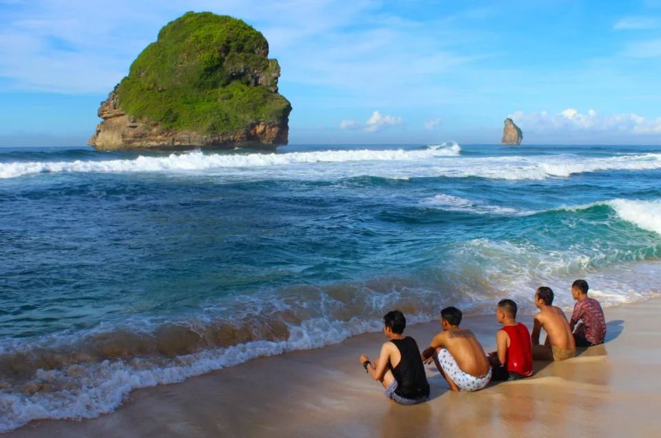View Seindah Bali, Tiket Masuk Pantai Goa Cina Bikin Kaget!