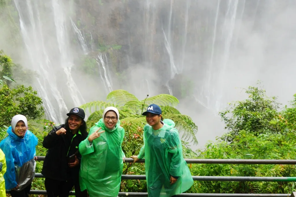 Trip Seru Bareng JalanKebromo, Jelajahi Open Trip Tumpak Sewu!