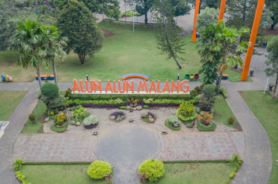 Alun-Alun Kota Malang Bikin Betah, Spot Santai Semua Kalangan