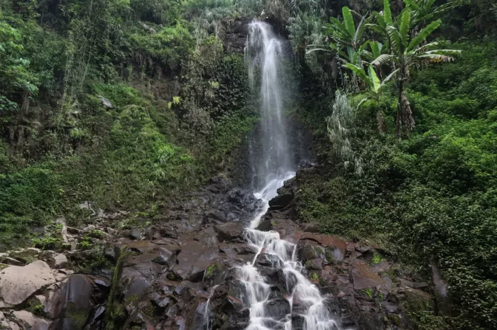 Keunikan Coban Trisula, Tiga Air Terjun dalam Satu Lokasi